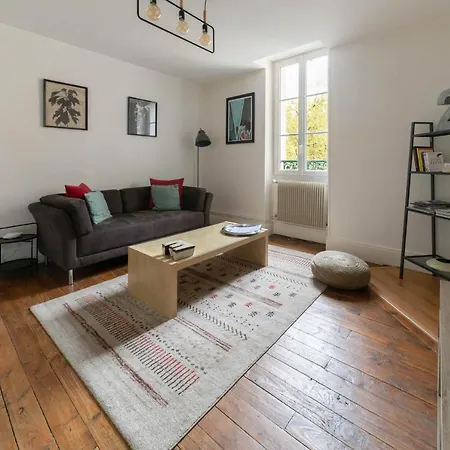 Epinat - Centre & Parking Apartment